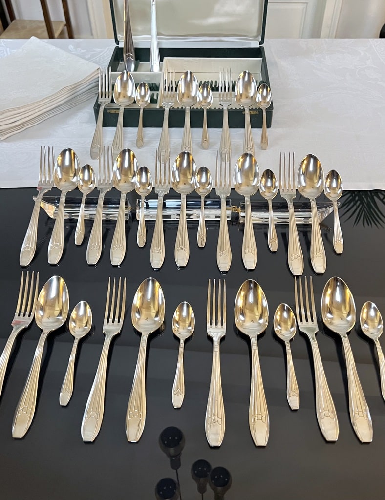coffret-de-couverts-metal-argente-menagere-ancienne-epoque-art-deco-vaisselle-moderne-20e-siecle-brocante-en-ligne