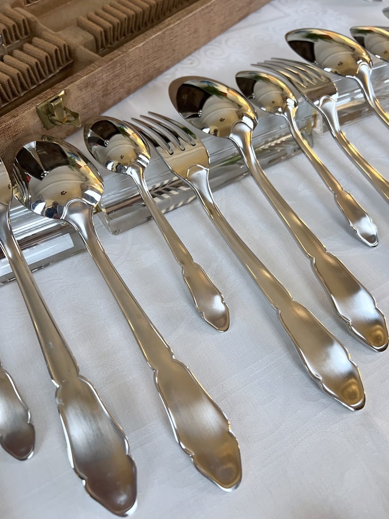 couverts-de-table-menagere-coffret-rangement-vaisselle-brocante-en-ligne