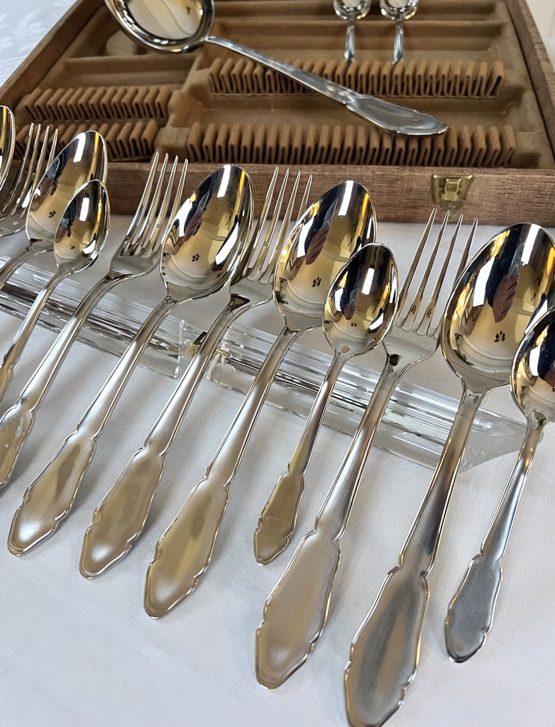 couverts-en-inox-effet-poli-et-depoli-mat-brillant-menagere-vaisselle-classique-art-de-la-table-brocante