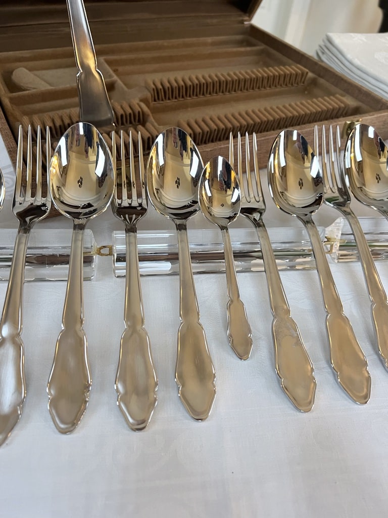 couverts-inox-effet-mat-brillant-coffret-ecrin-art-de-la-table-brocante-en-ligne