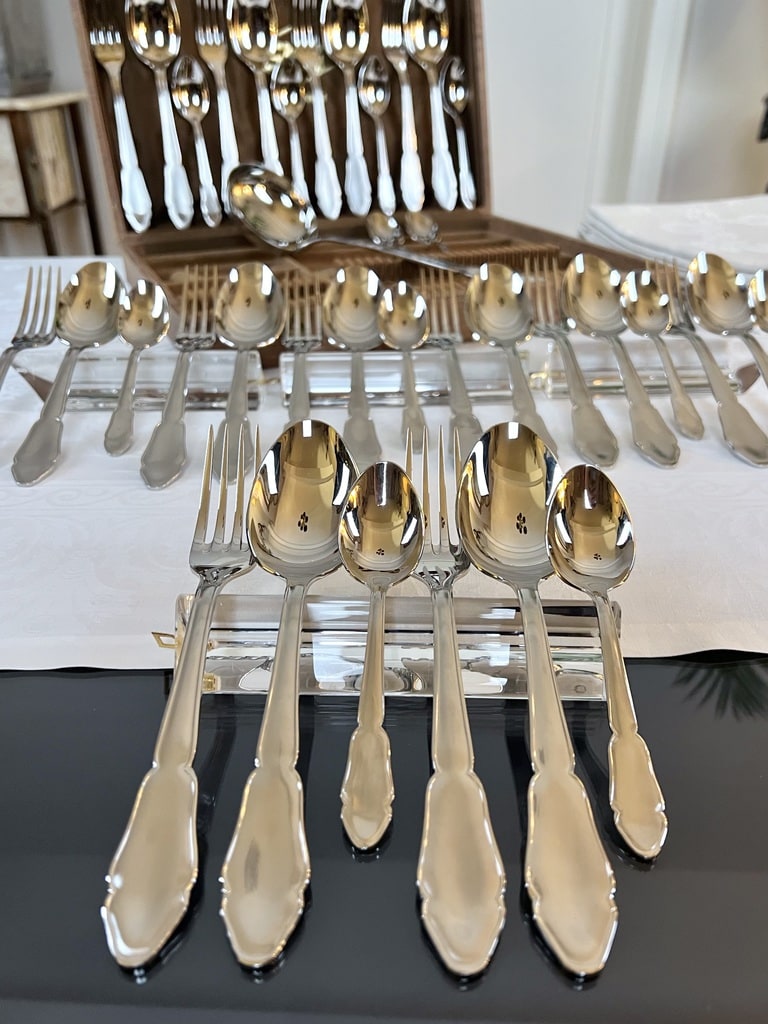 menagere-en-acier-inoxydable-mat-et-brillant-couverts-de-style-classique-art-de-la-table-brocante-en-ligne
