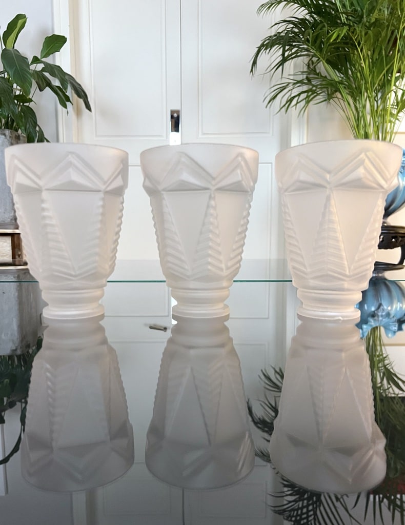 3-tulipes-en-verre-depoli-epoque-art-deco-lustre-luminaire-verrerie-brocante-vintage-antiquites