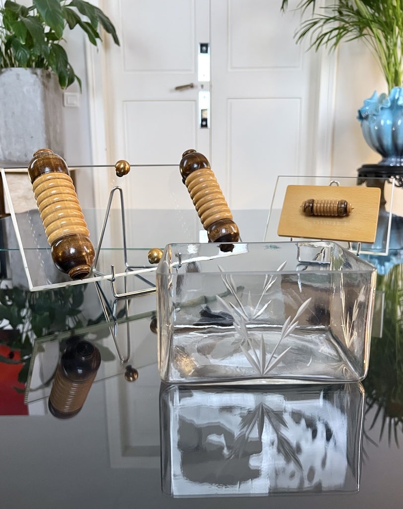 boite-a-biscuits-en-verre-plateau-poignees-bois-art-deco-accessoire-de-cuisine-art-de-la-table-brocante-antiquites