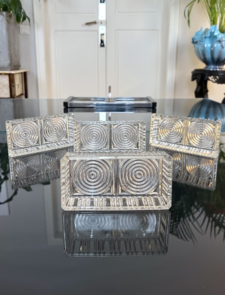 ramequins-coupelles-verre-epoque-art-deco-accessoires-aperitif-hors-d-oeuvre-brocante-art-de-la-table-20e-siecle