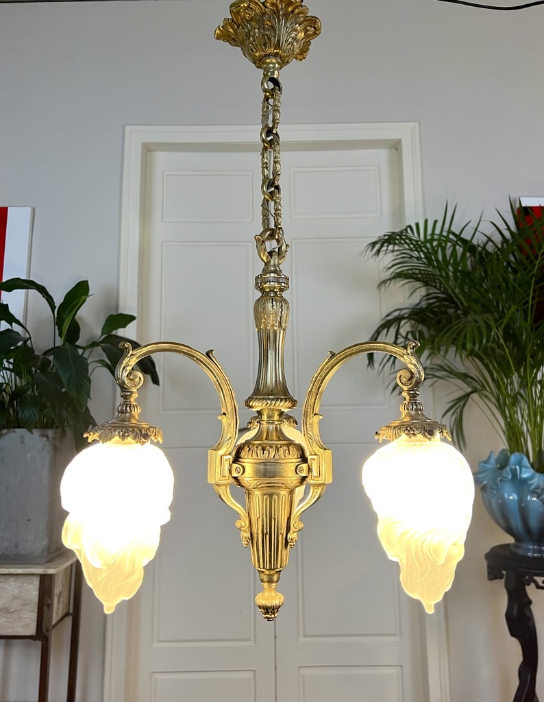 lustre-bronze-style-louis-xvi-verre-depoli-luminaire-antiquaire-brocante