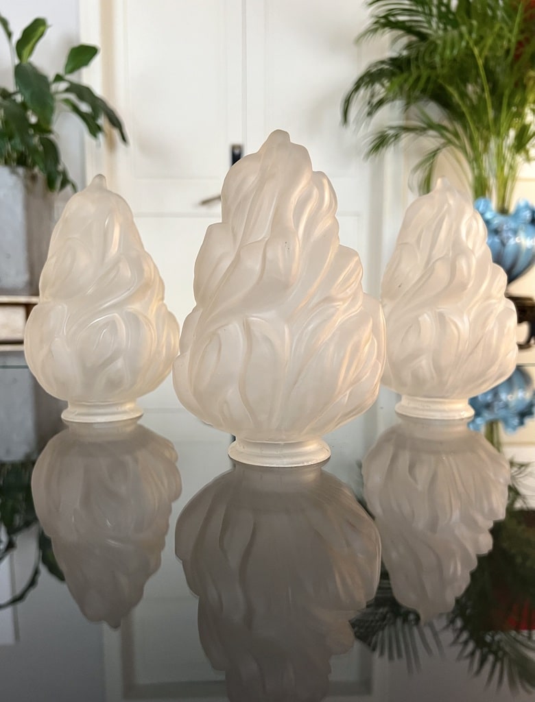 tulipes-anciennes-verre-depoli-flamme-torche-luminaire-applique-luster-antiquites-brocante