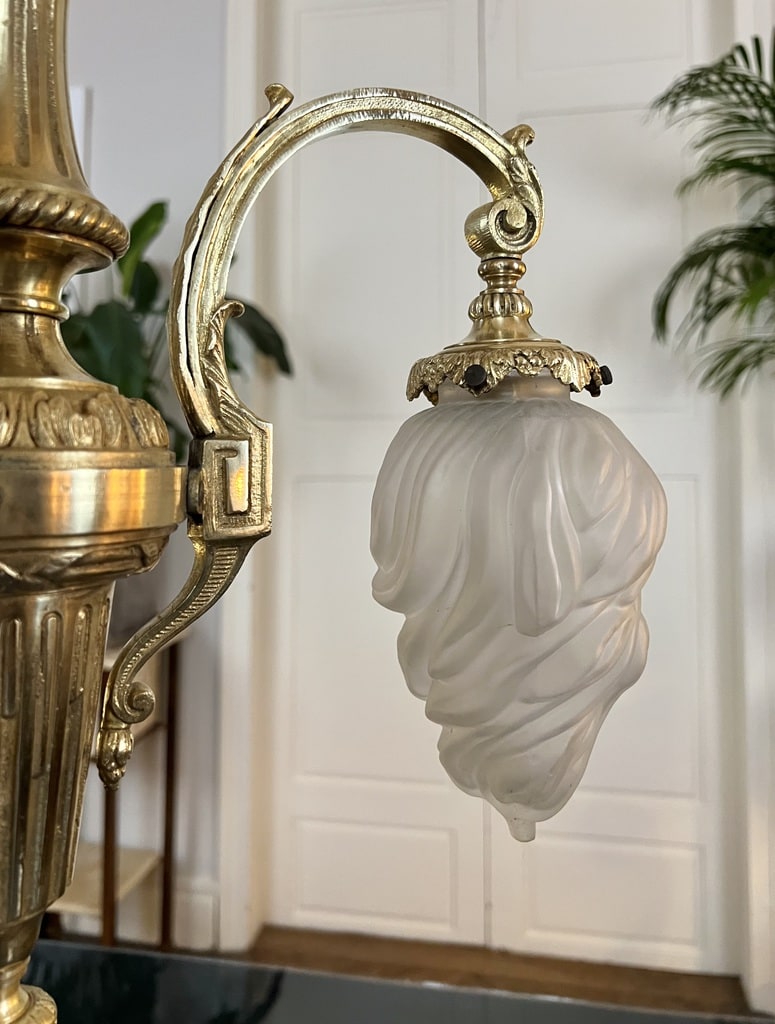 tulipes-en-verre-depoli-torche-flamme-lustre-luminaire-bronze-fin-19e-siecle-antiquaire-brocante