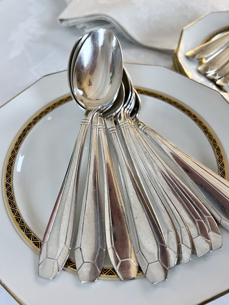 cuilleres-dessert-entremets-metal-argente-menagere-art-deco-argenterie-ancienne-brocante