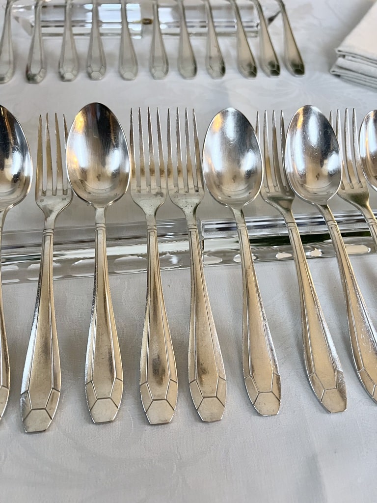 menagere-ancienne-metal-argente-couverts-entremets-art-deco-argenterie-vaisselle-vintage-antiquites-brocante