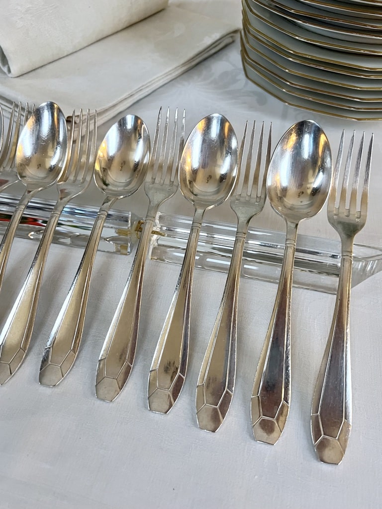 fourchettes-et-cuilleres-entremets-metal-argente-service-de-table-menagere-art-deco-vaisselle-ancienne-antiquites-brocante