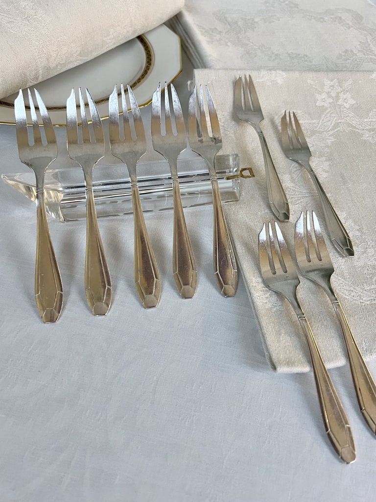 couverts-dessert-fourchettes-gateau-metal-argente-menagere-art-deco-brocante-vaisselle-ancienne