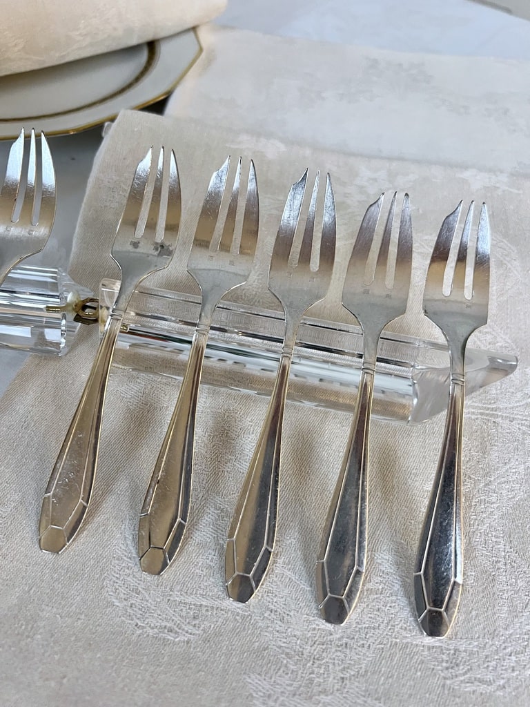 11 Fourchettes en métal argenté - 84 gr