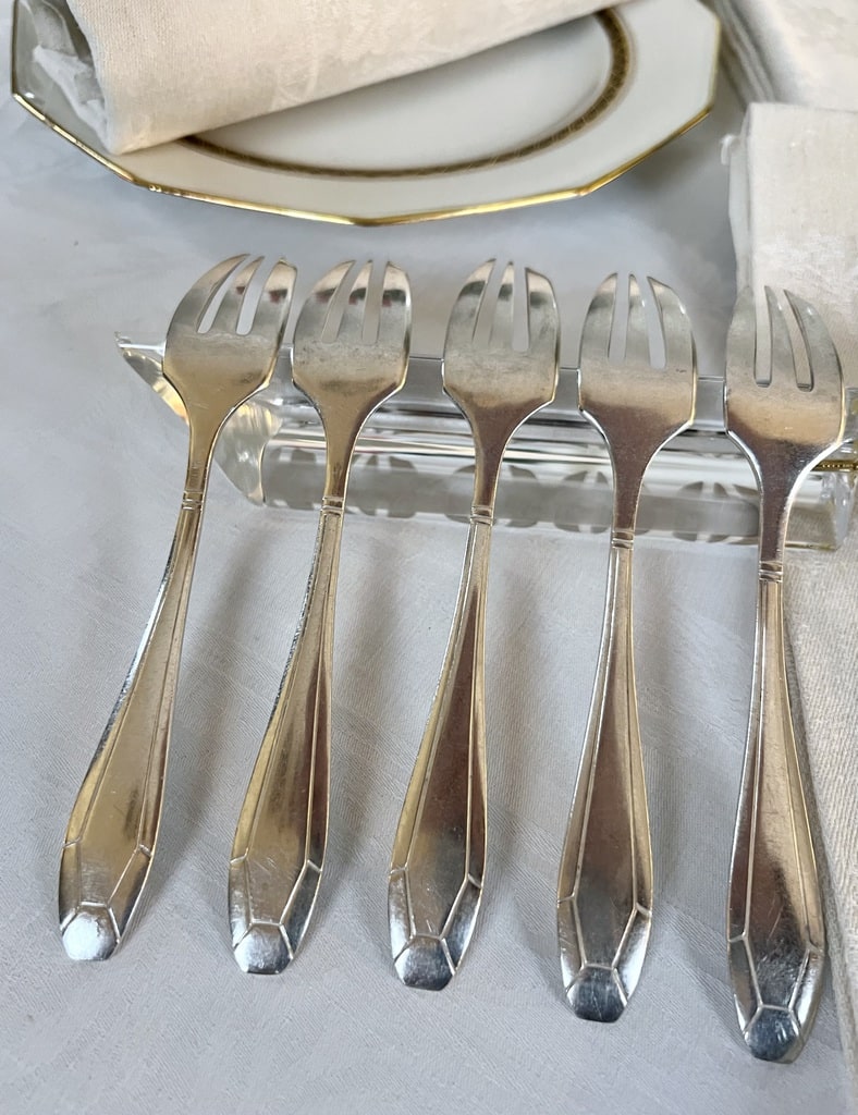fourchettes-gateau-dessert-couverts-anciens-metal-argente-antiquites-brocante
