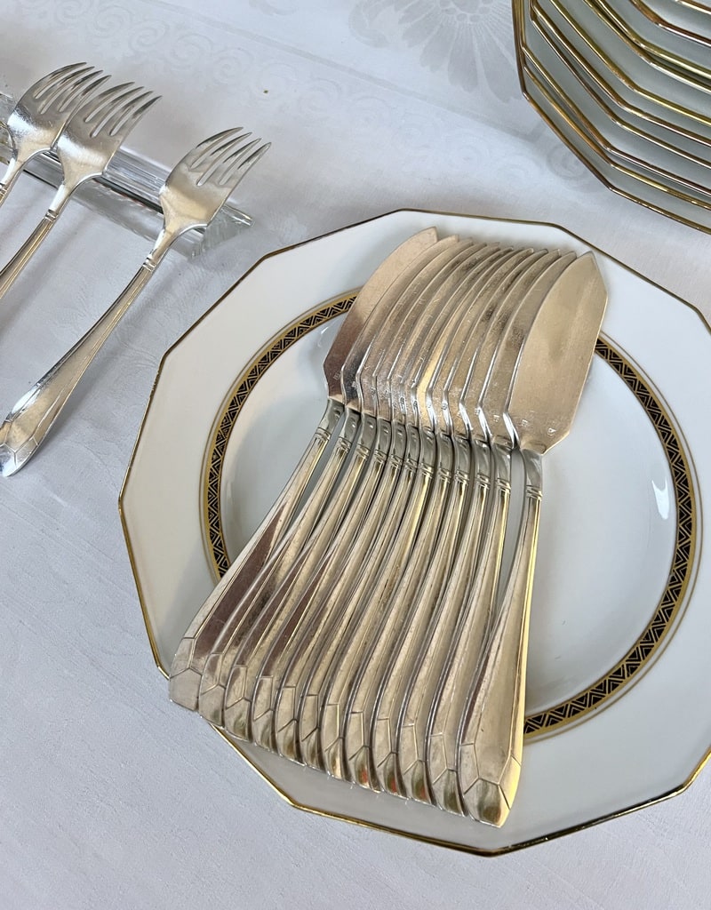 couteaux-a-poisson-metal-argente-epoque-art-deco-vaisselle-ancienne-1930-brocante-vintage