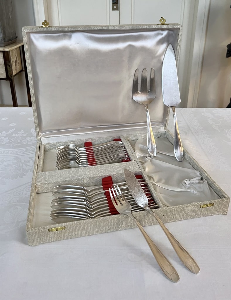 menagere-ancienne-couverts-poisson-metal-argente-coffret-antiquites-brocante