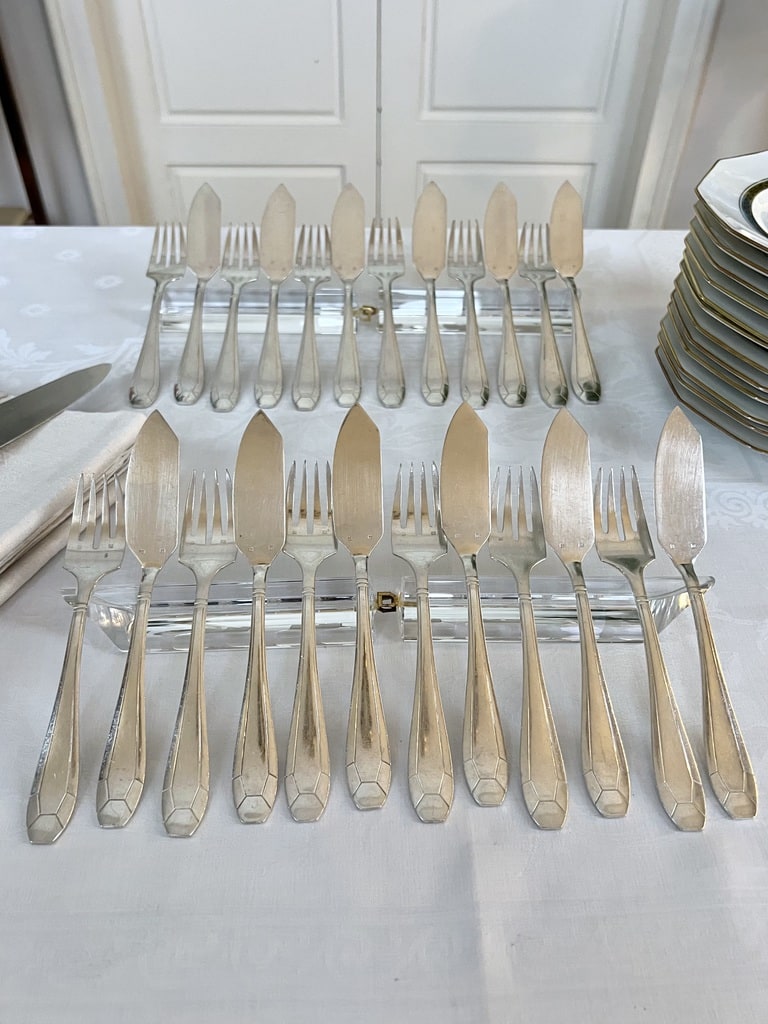 menagere-couverts-poisson-art-deco-en-metal-argente-argenterie-ancienne-art-de-la-table-antiquites-brocante