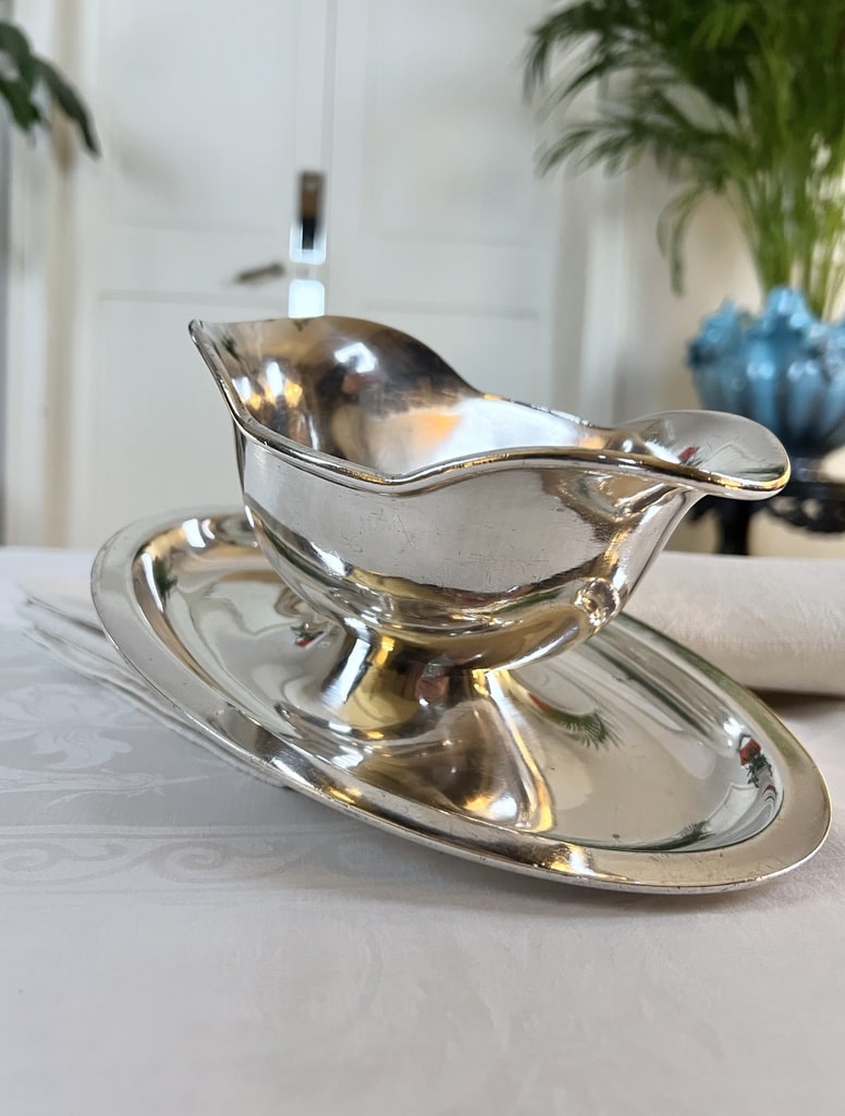 sauciere-a-plateau-metal-argente-christofle-piece-de-forme-vintage-20e-siecle-brocante-antiquites-decoration
