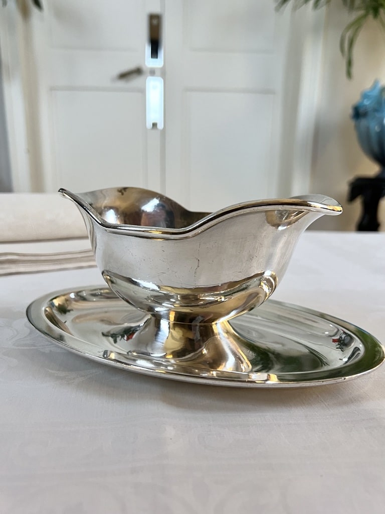 sauciere-a-plateau-en-metal-argente-christofle-vintage-20e-siecle-vaisselle-brocante-design-20e-siecle-antiquites-