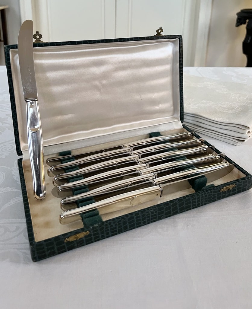 couteaux-anciens-metal-argente-vaisselle-vintage-couverts-brocante