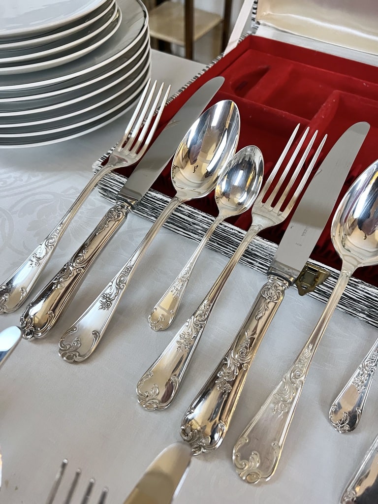 couverts-anciens-metal-argente-epoque-vintage-20e-siecle-vaisselle-art-de-la-table-brocante-antiquites
