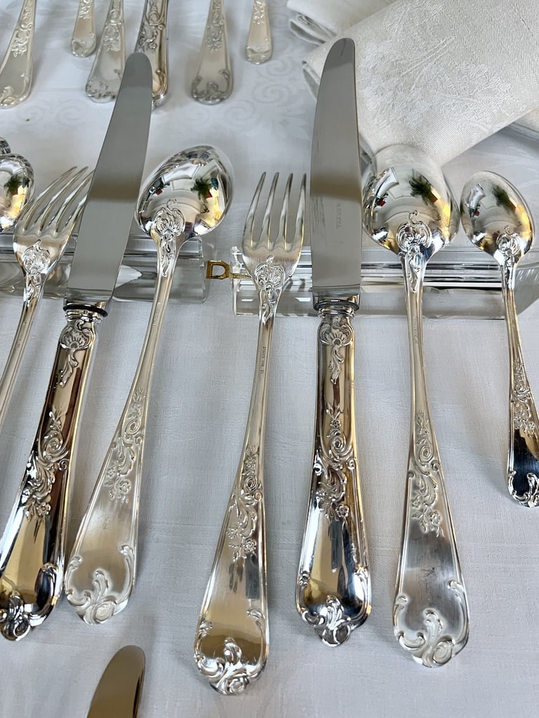 couverts-anciens-metal-argente-menagere-vintage-argenterie-antiquites-brocante-decoration-interieure