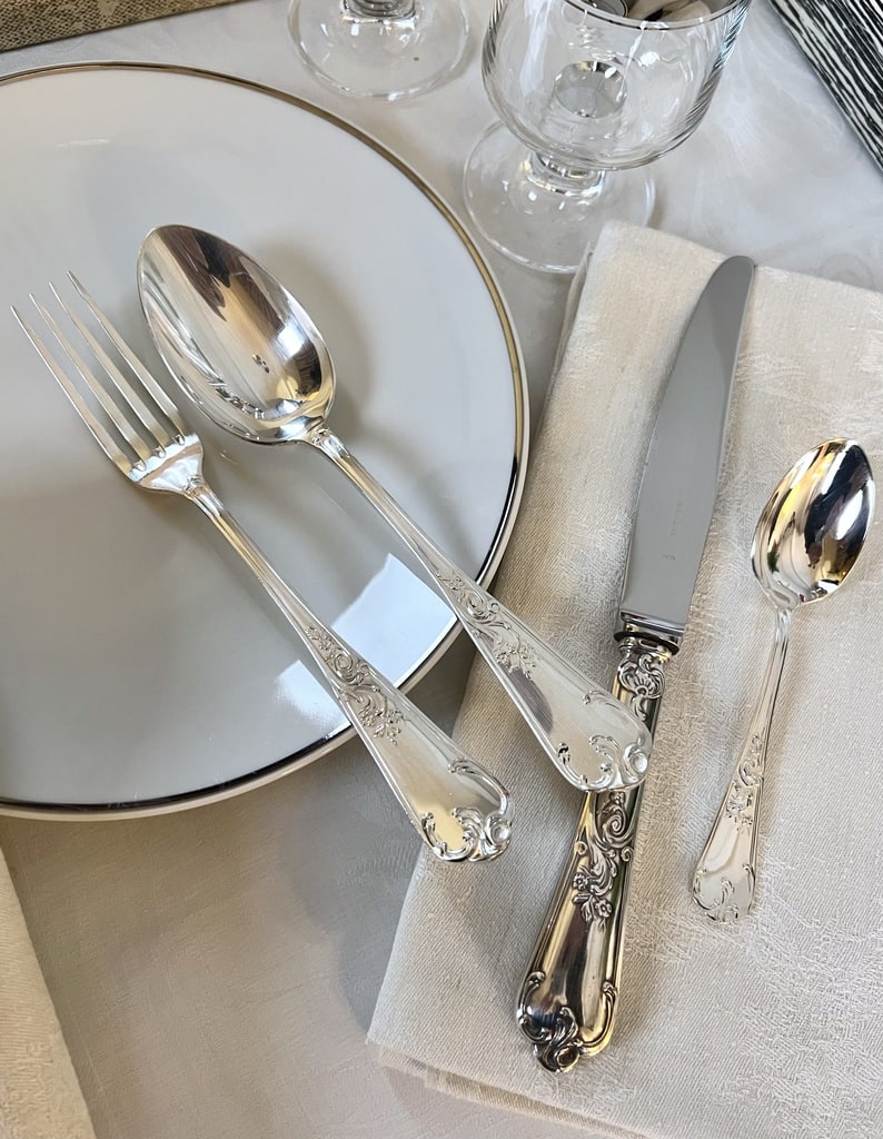 couverts-metal-argente-cuillere-fourchette-couteau-argenterie-vintage-20e-siecle-brocante-antiquites