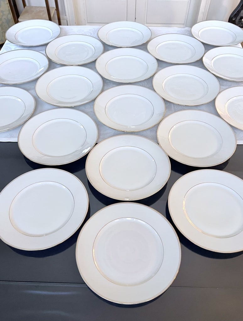 service-assiettes-anciennes-porcelaine-blanches-filets-or-fin-limoges-brocante-antiquites