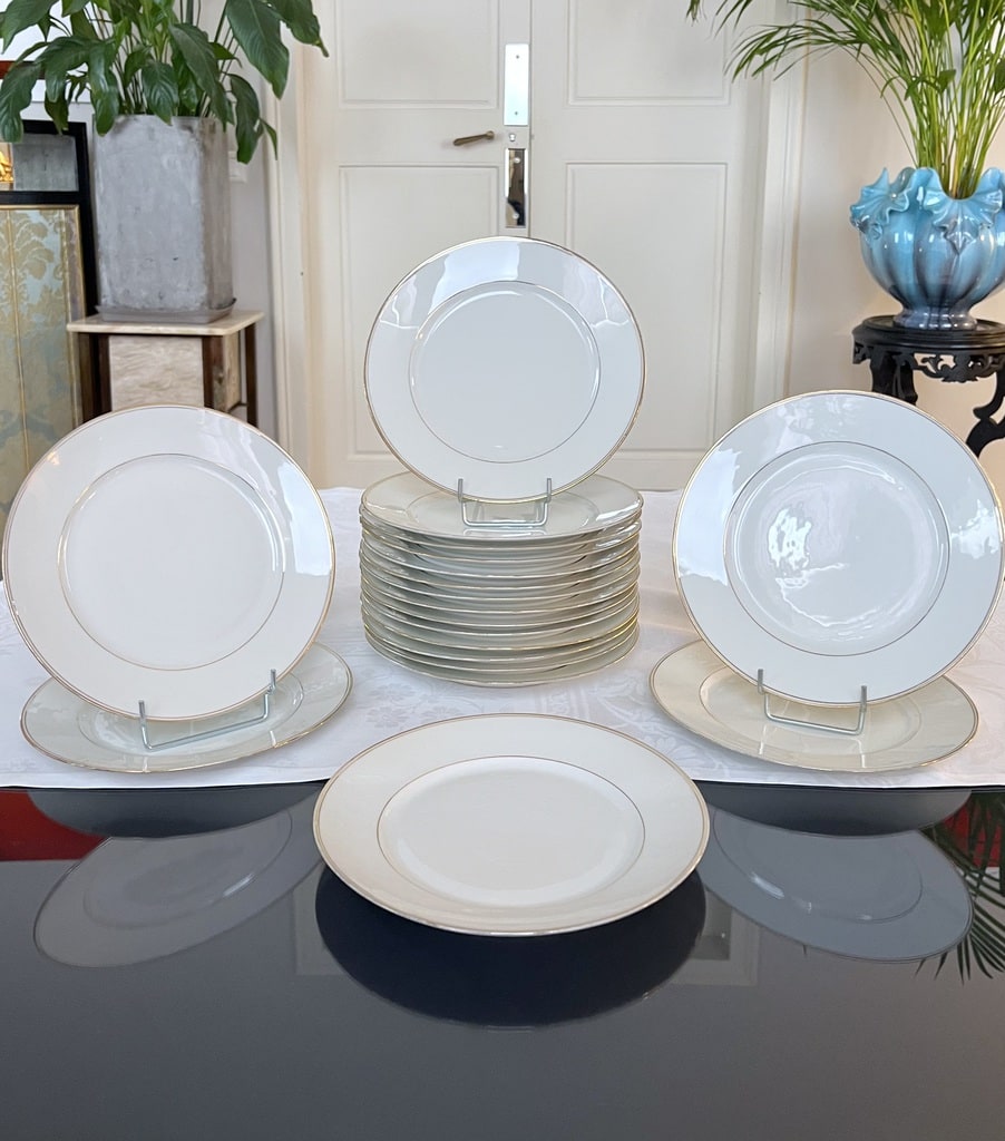 service-assiettes-plates-porcelaine-de-limoges-decor-filets-or-art-de-la-table-20e-siecle-vaisselle-blanche-brocante-antiquites