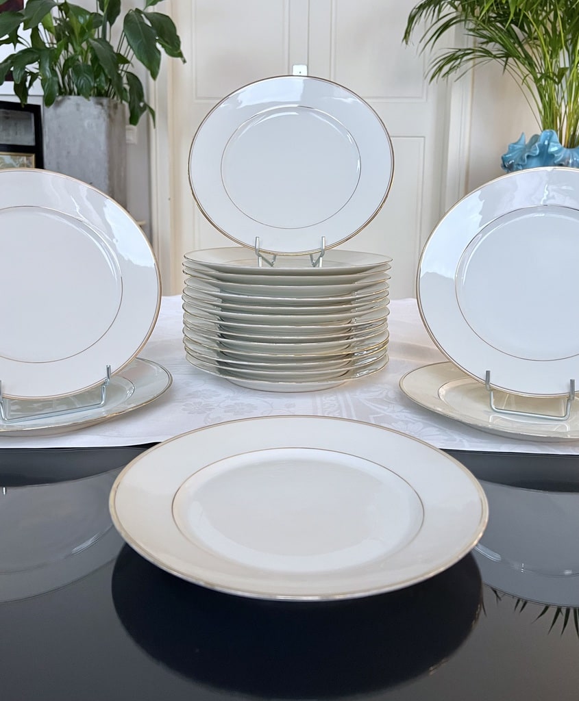 service-de-table-ancien-assiettes-plates-porcelaine-de-limoges-vaisselle-blanche-filets-or-dore-art-de-la-table-antiquaire-brocante-vintage
