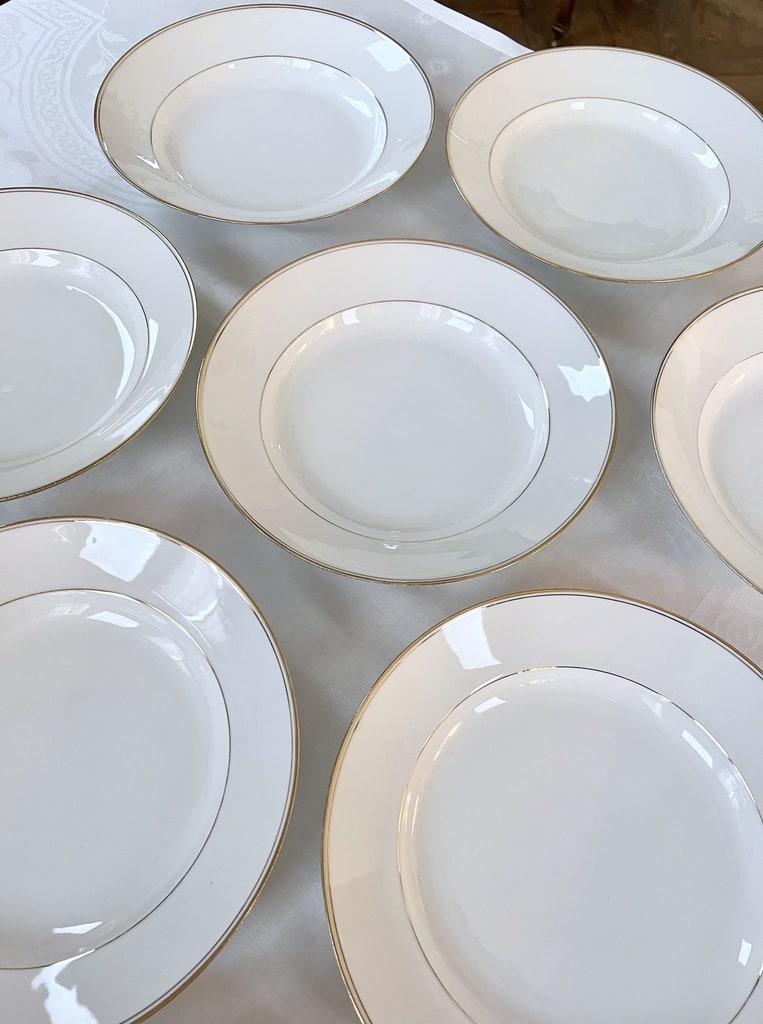 assiettes-en-porcelaine-de-limoges-blanc-et-or-vaisselle-ancienne-service-de-table-brocante-art-de-la-table