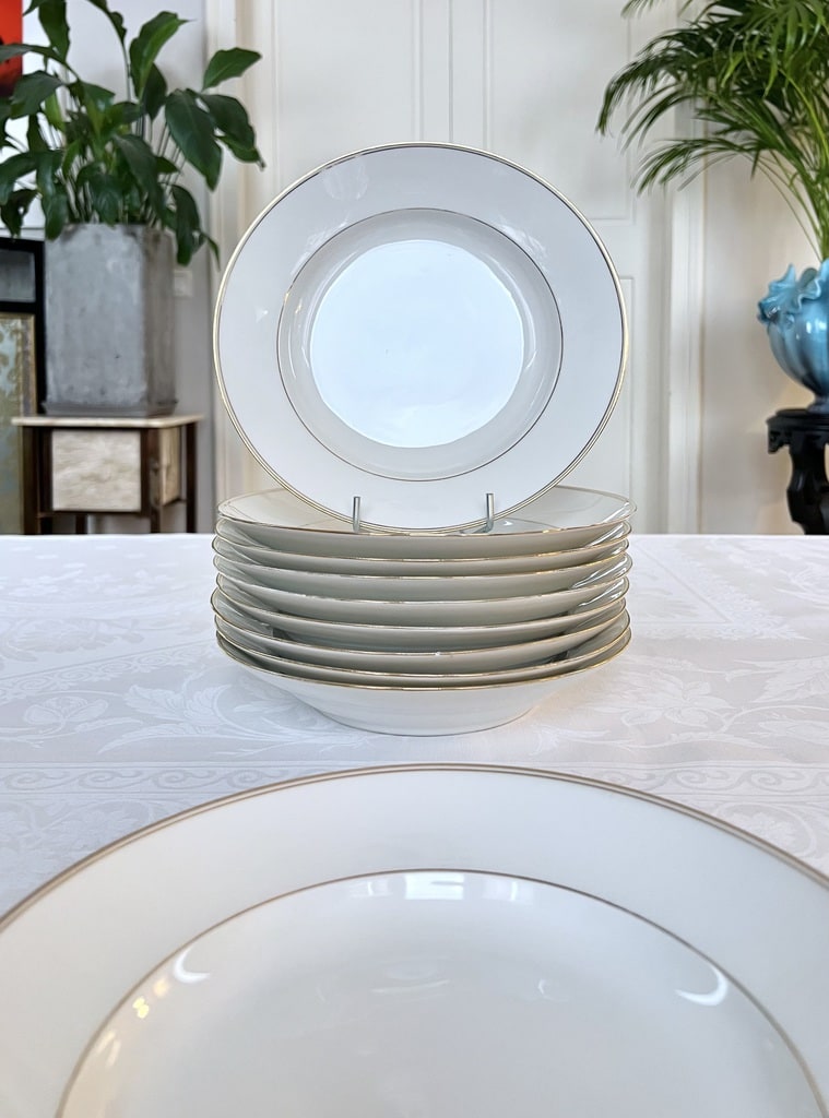 service-assiettes-creuses-potage-porcelaine-limoges-blanc-et-filet-or-vaisselle-ancienne-20e-siecle-brocante-vintage-antiquaire