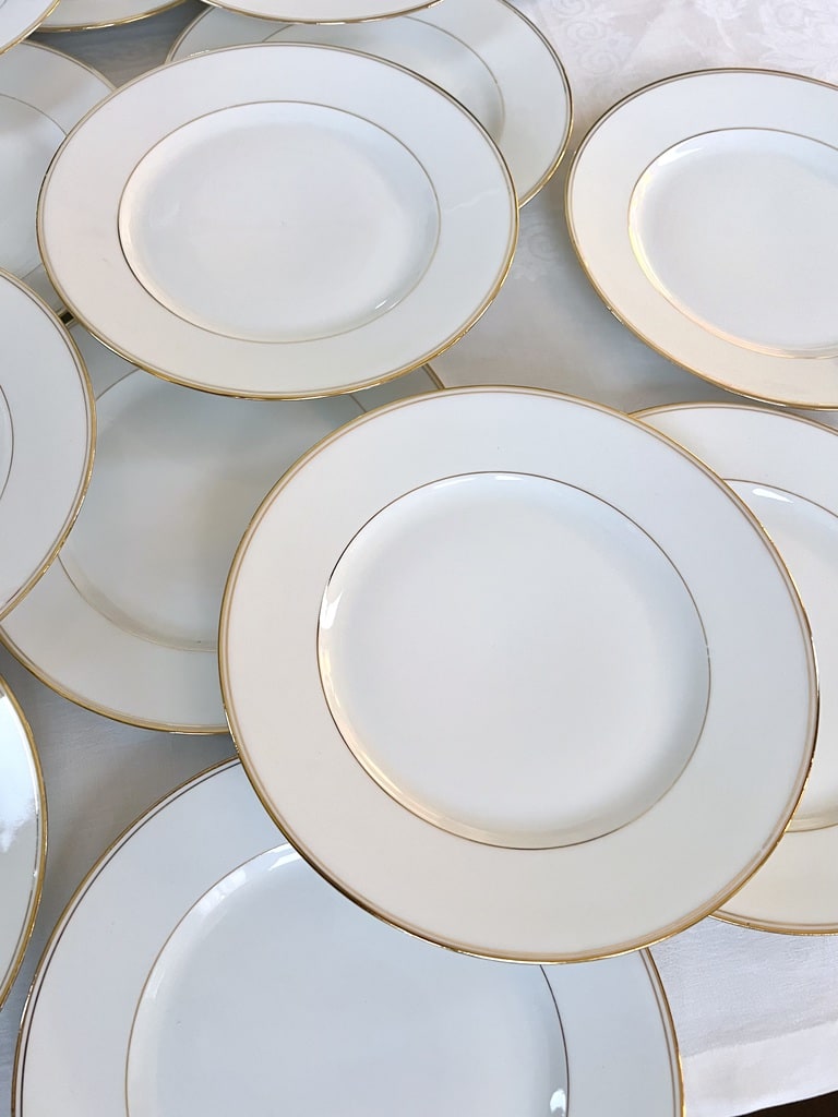 assiettes-a-dessert-porcelaine-de-limoges-vaisselle-blanche-filets-or-fin-service-de-table-vintage-brocante-antiquites