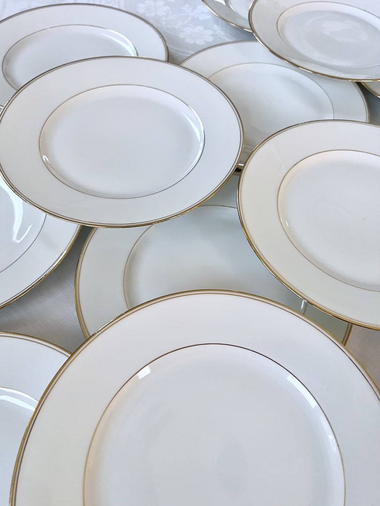 service-assiettes-ancienne-a-dessert-porcelaine-de-limoges-franche-art-de-la-table-brocante-en-ligne