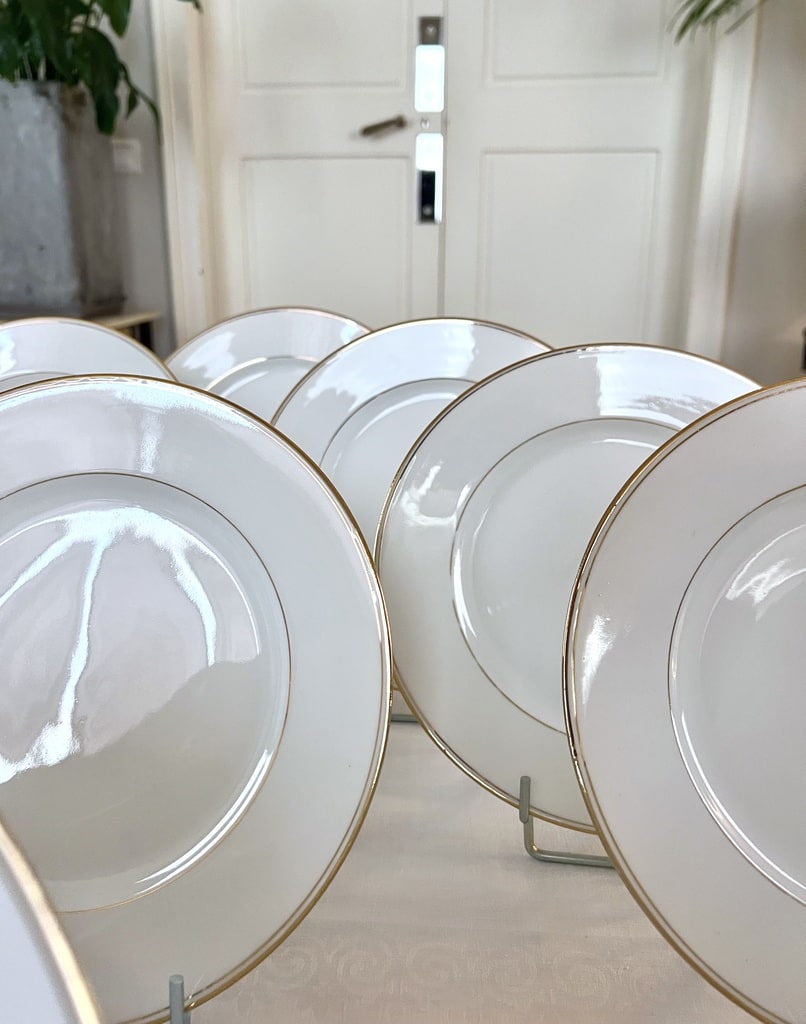 assiettes-porcelaine-de-limoges-service-dessert-vaisselle-blanche-et-filets-or-fin-art-de-la-table-antiquaire