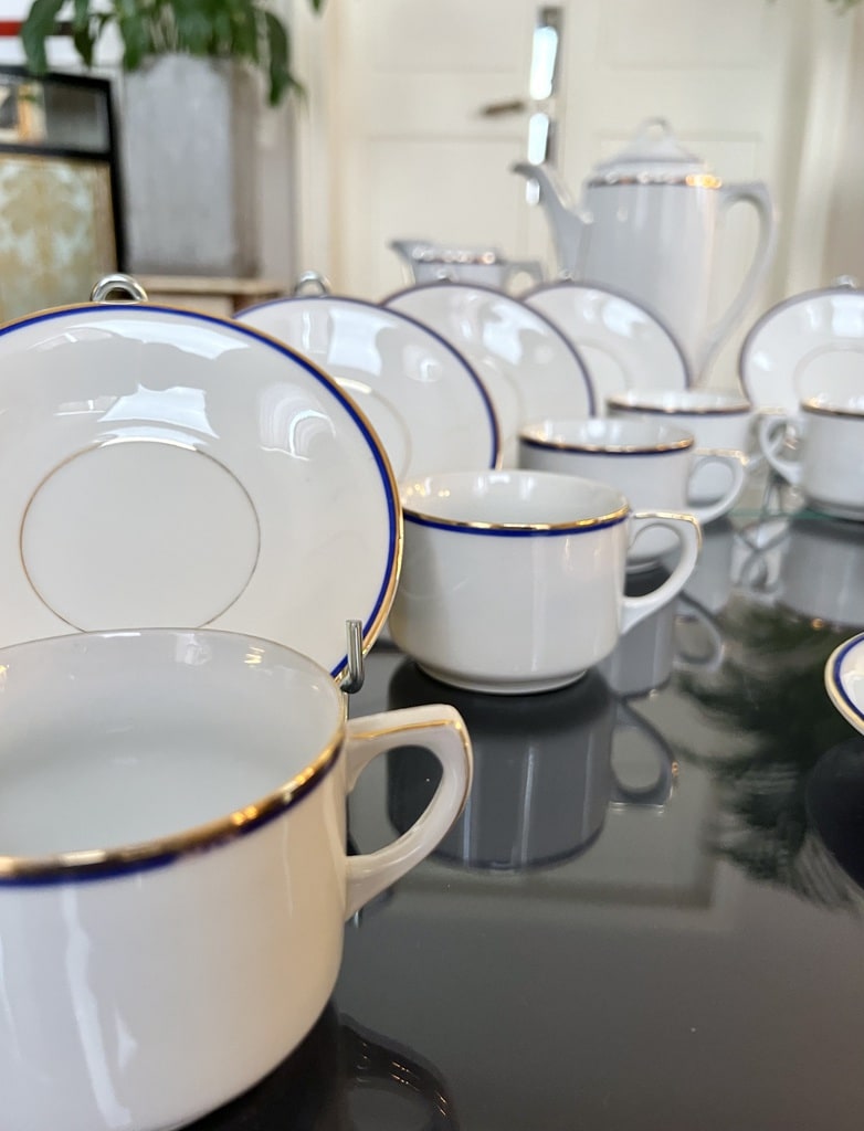 SERVICE À CAFÉ MASSE SURGET S.A. Mehun – Porcelaine Blanche et Filet Doré