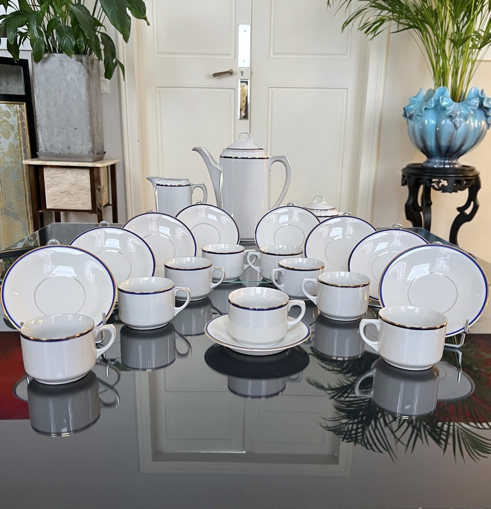 service-cafe-the-chocolat-vintage-porcelaine-blanche-sucrier-cafetiere-verseuse-pot-a-creme-brocante-art-de-la-table-20e-siecle-antiquaire
