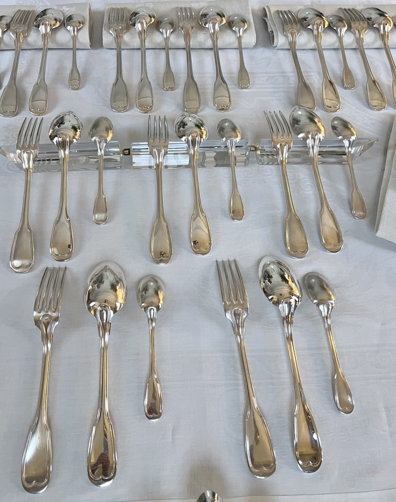 couverts-anciens-en-metal-argente-epoque-art-deco-antiquaire-art-de-la-table-vaisselle-vintage-brocante