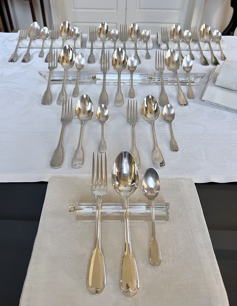 couverts-anciens-metal-argente-menagere-art-deco-cuilleres-fourchettes-art-de-la-table-moderne-brocante-antiquites