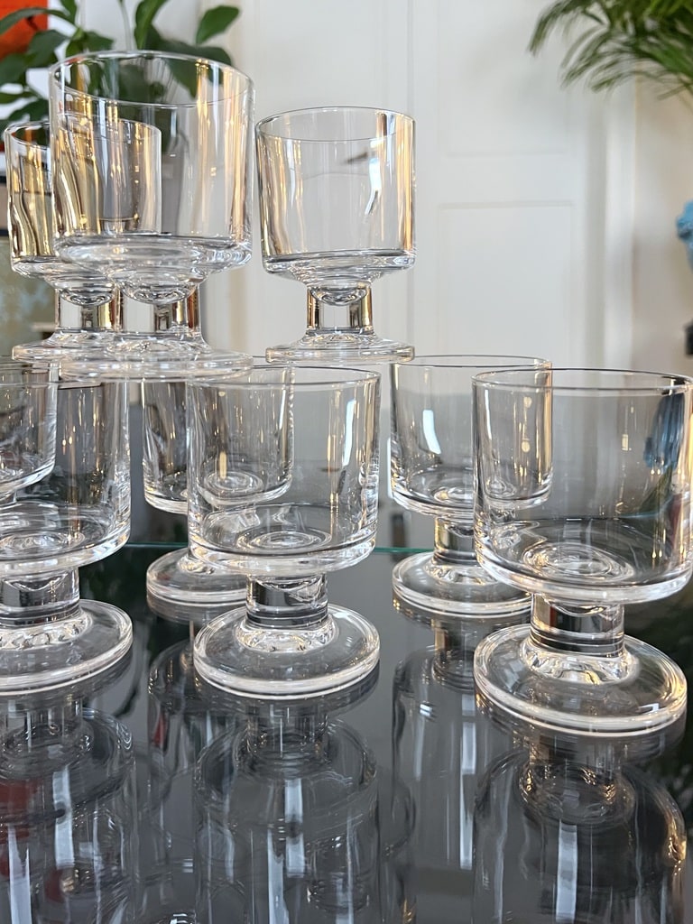 service-verres-a-vin-en-cristal-verres-a-pied-style-vintage-1970-vaisselle-moderne-spage-age-brocante