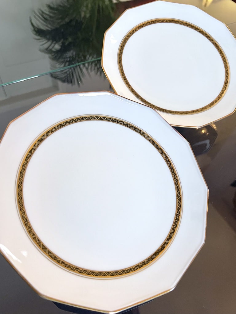 paire-plats-de-service-dessert-porcelaine-ancienne-style-art-deco-vaisselle-blanche-moderne-art-de-la-table-antiquaire