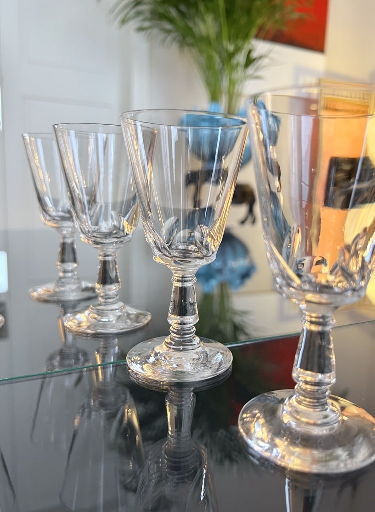 service-de-verres-a-pied-anciens-cristal-souffle-brocante-art-de-la-table-vaisselle-vintage