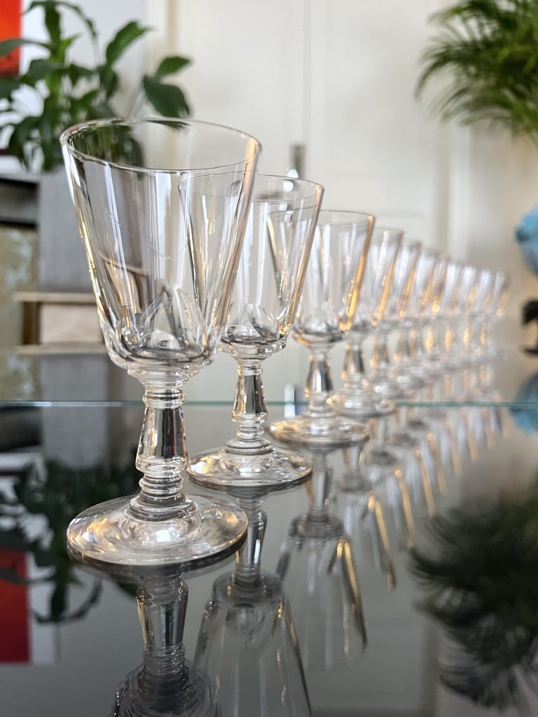 service-de-verres-anciens-vin-blanc-cristal-souffle-taille-vaisselle-ancienne-brocante-antiquaire