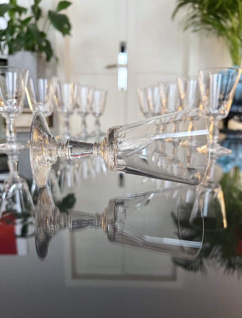 service-verres-anciens-en-cristal-vin-blanc-art-de-la-table-19e-siecle-antiquaire