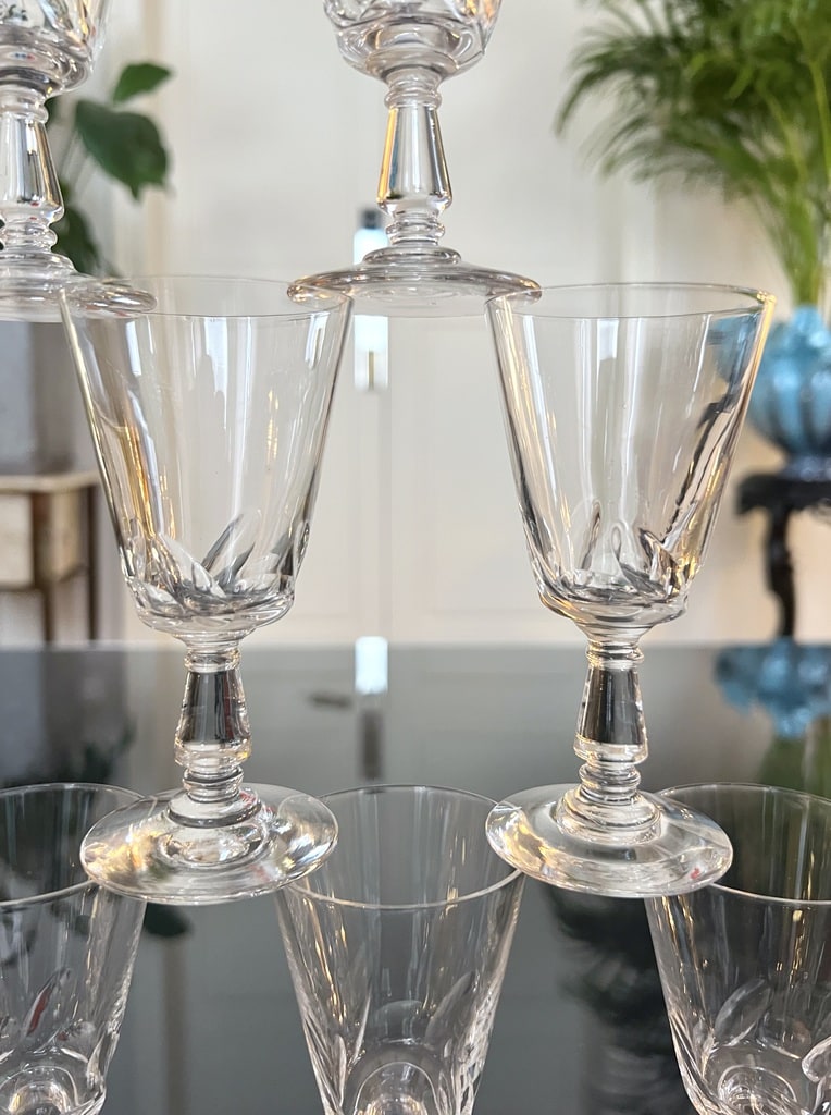 service-de-verres-anciens-en-cristal-vin-blanc-verrerie-souffle-taille-en-olive-brocante-antiquaire-en-ligne
