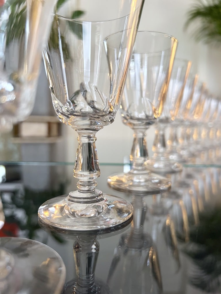 verres-anciens-en-cristal-vin-blanc-vaisselle-ancienne-brocante-antiquaire