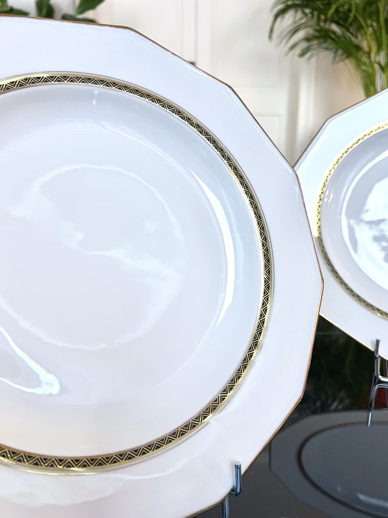 plats-de-service-creux-porcelaine-ancienne-lanternier-decor-or-fin-vaisselle-blanche-brocante