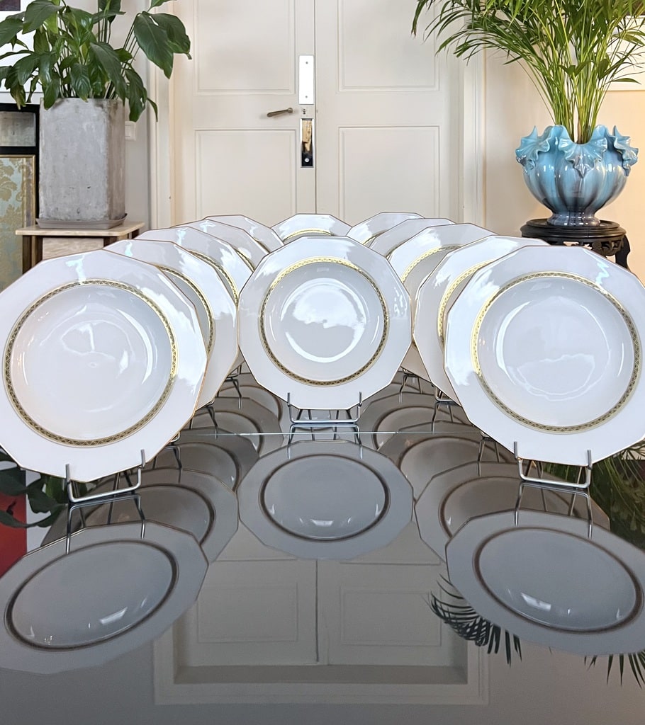 service-assiettes-creuses-potage-porcelaine-ancienne-vaisselle-blanche-epoque-art-deco-lanternier-antiquaire-brocante