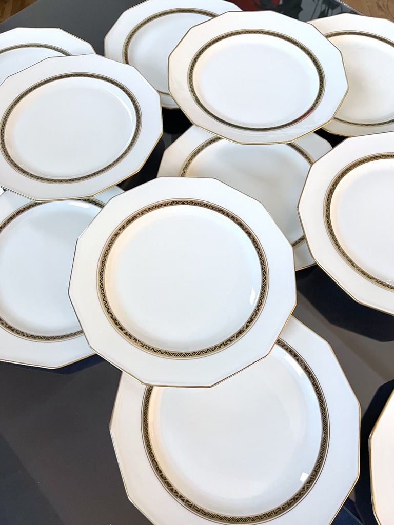 service-de-table-ancien-assiettes-plates-style-art-deco-vaisselle-moderne-blanc-doré-antiquaire-brocante-vintage