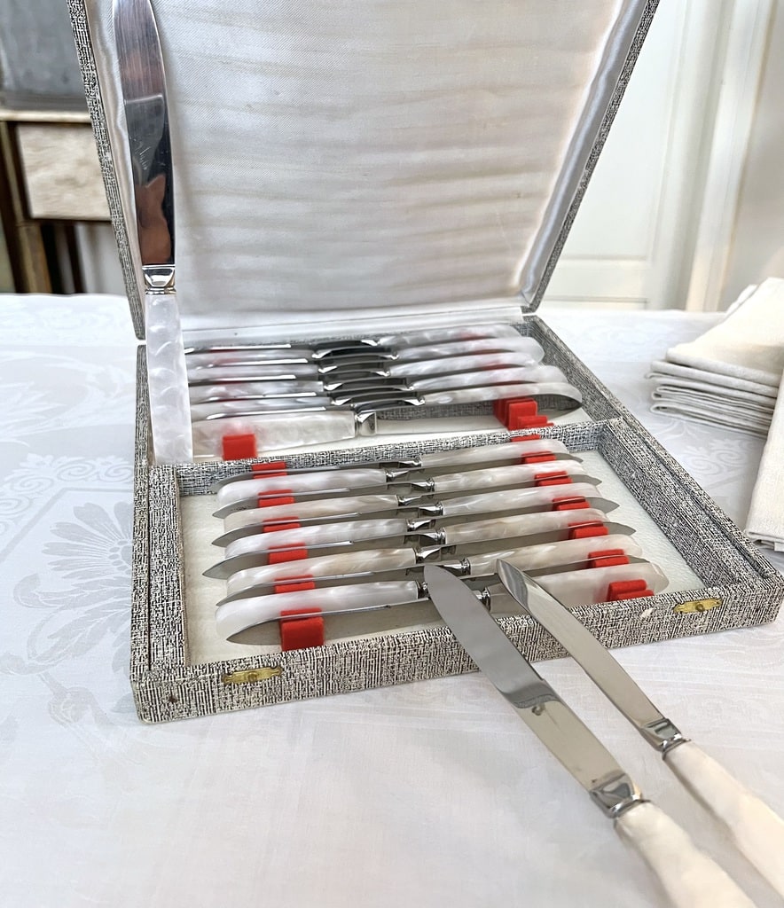 couteaux-de-table-vintage-coffret-entremets-couverts-anciens-effet-nacre-brocante-antiquaire