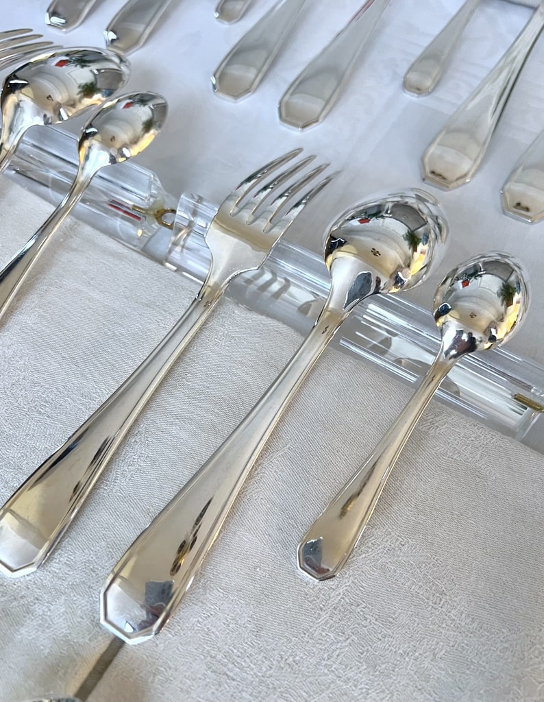 couverts-de-table-en-metal-argente-vaisselle-ancienne-argenterie-service-menagere-brocante-antiquaire
